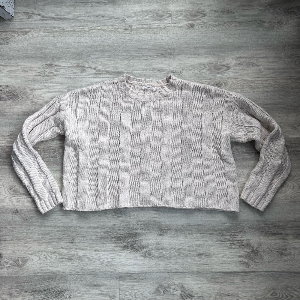 Pacsun Women's Cropped Cable Knit Sweater Size S Beige Pullover capsule wardrobe